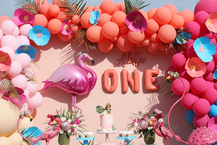 Тропическая фотозона с фламинго на годик