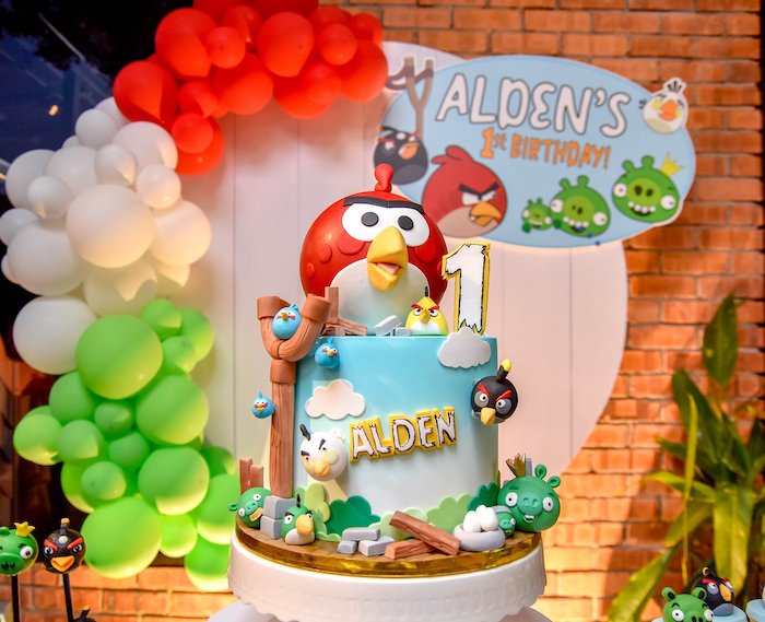 Фотозона Angry Birds на годик мальчику