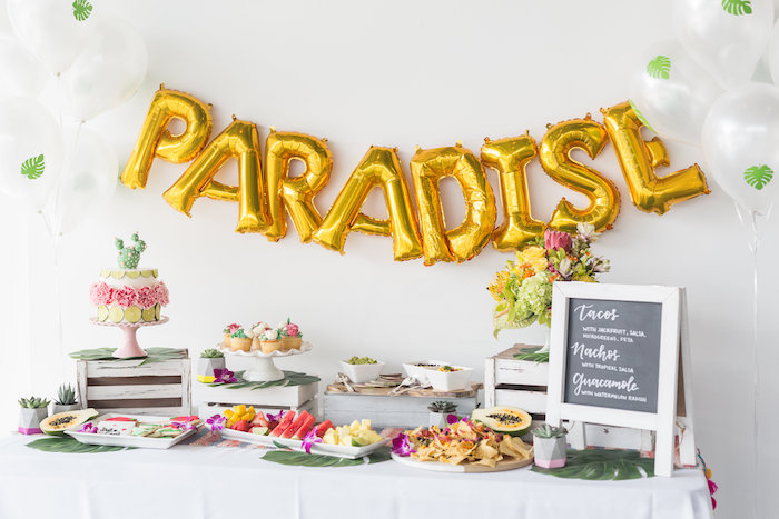 Тропический кенди-бар на день рождения