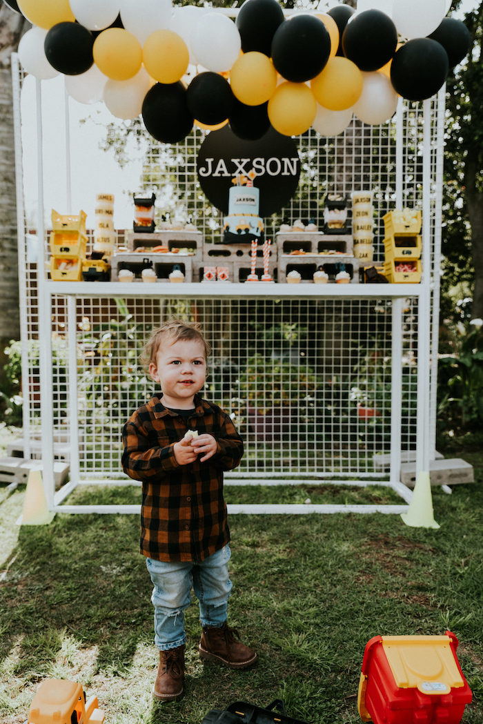 Фотозона для мальчика в стиле 👷‍♂️ стройка и машинками