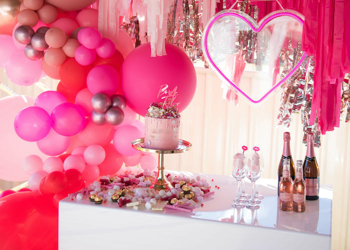 🎈 Вечеринка для невесты в неоновом стиле с шариками 🎈