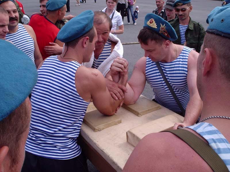 Развлечения ВДВ-шников могут быть рискованными. Фото с сайта patriotikus.ru 