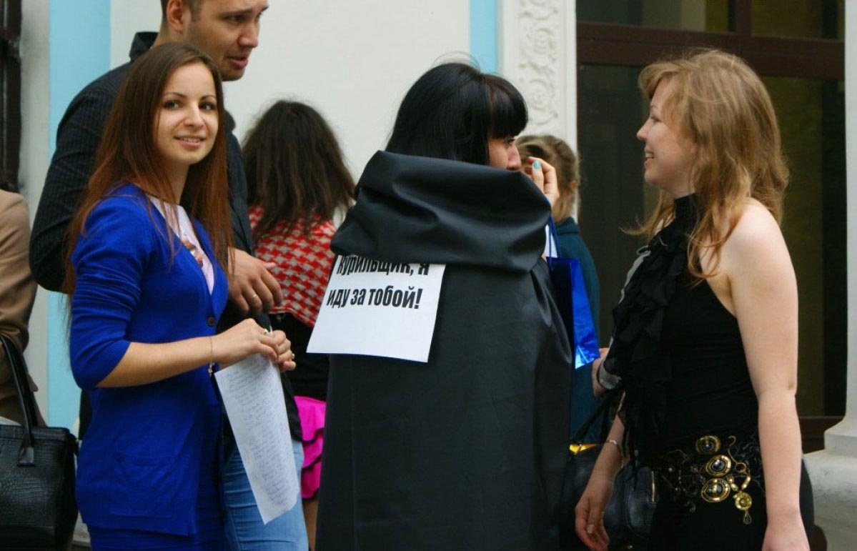 Наглядно "Смерть" ходит за курильщиком. Фото с сайта www.nizhgma.ru 