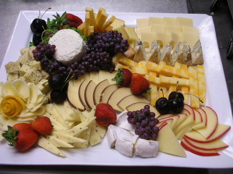 Украсьте сырную тарелку. Фото с сайта www.delivancouver.com 