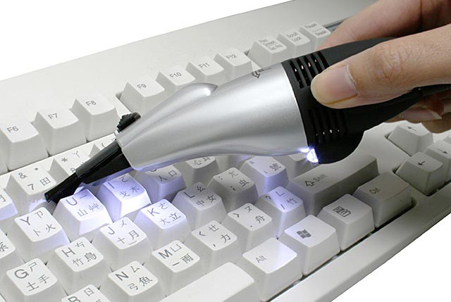Пылесос для клавиатуры - отличный подарок. Фото с сайта www.telegraf-spb.ru 