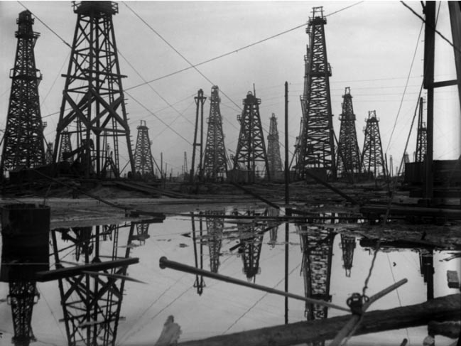 Нефтепромышленность. Фото с сайта mamm-mdf.ru 